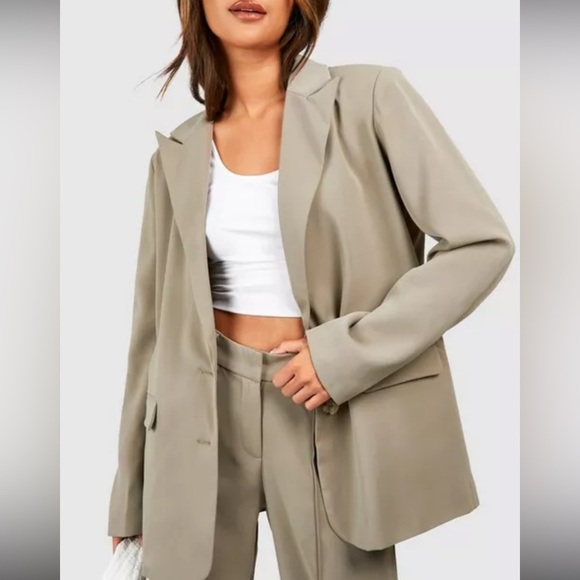 Women's Classic Tan Blazer - Picture 1 of 11